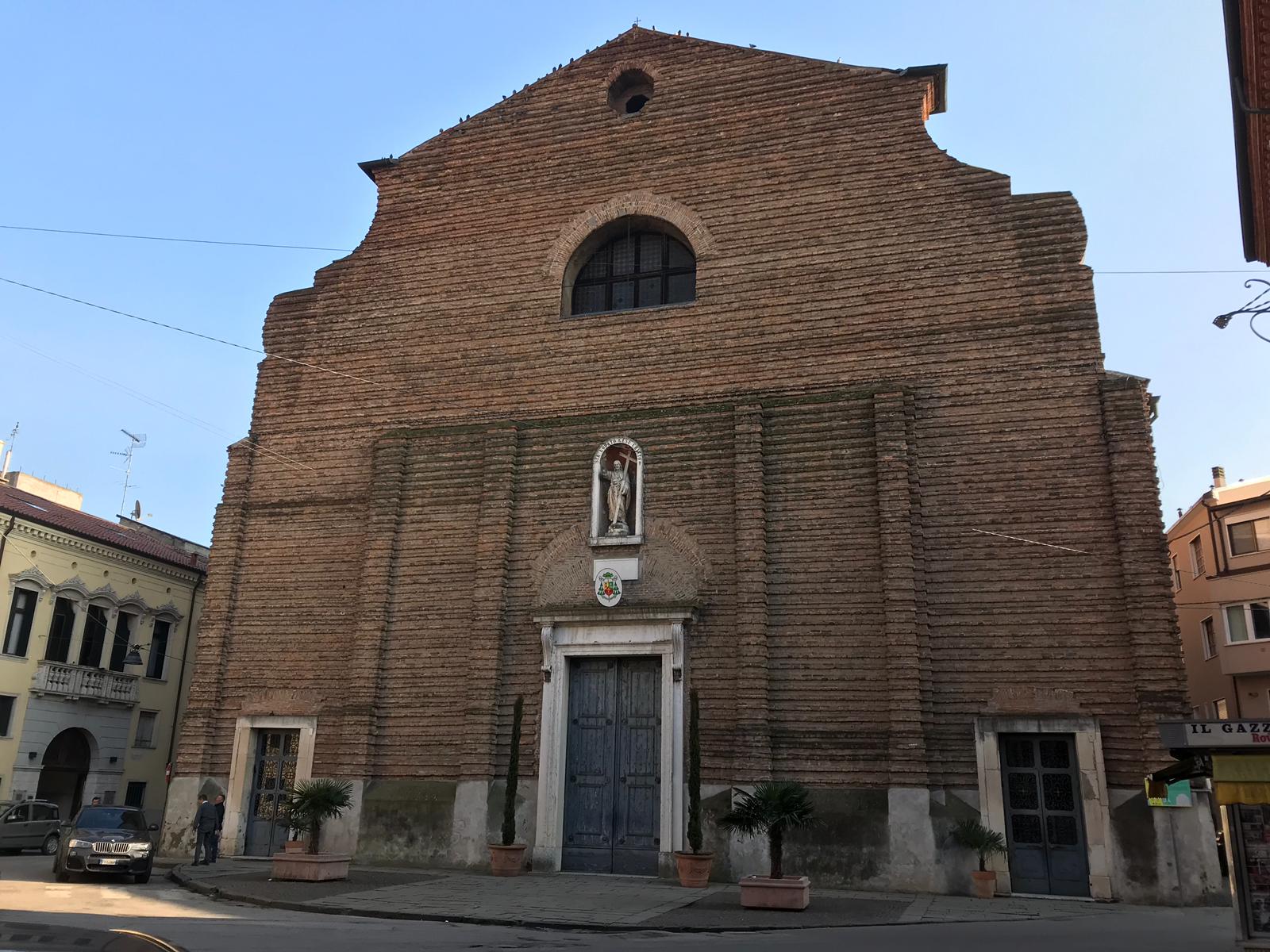Una veduta della facciata di Piazza Duomo a Rovigo