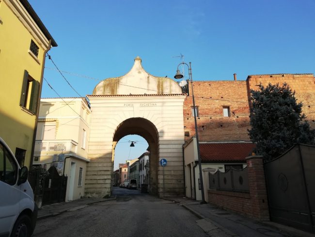 Porta Sant'agostino una delle due porte ancora intatte in città