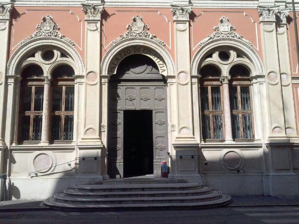 Ai tempi della Dominazione veneziana dove oggi vi è il tribunale sorgeva un convento