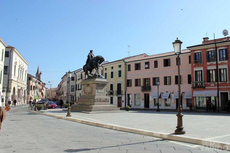 Piazza Garibaldi, prestata al mercato durante Parte finale della dominazione francese