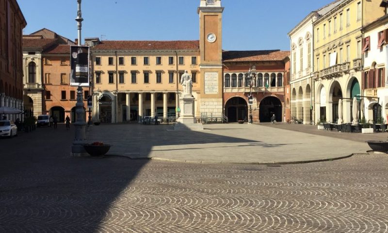 La piazza di Rovigo per arrivare al mare adriatico