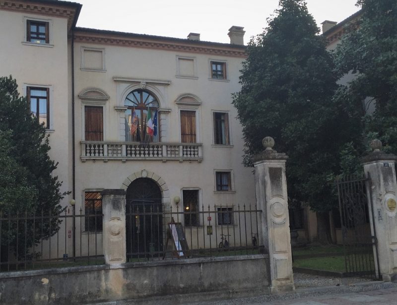 Palazzo Venezze, ristrutturato durante l'Ultima parte della dominazione veneziana