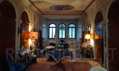Gli splendidi interni di palazzo Rosada, in via Miani