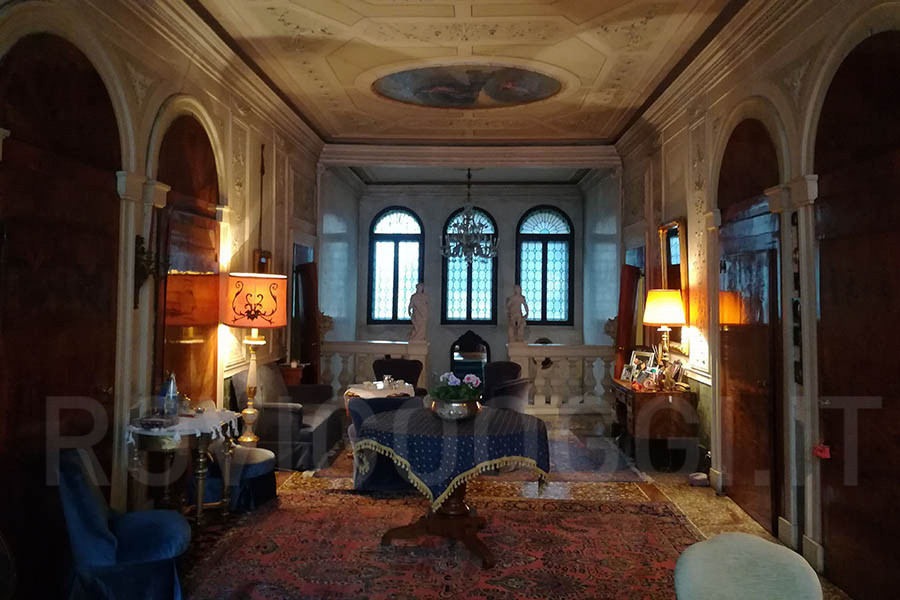 Gli splendidi interni di palazzo Rosada, in via Miani