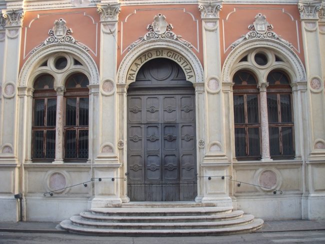 Il palazzo di giustizia in via Verdi a Rovigo