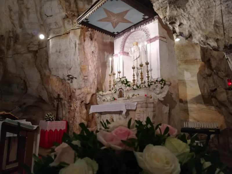 Sant'Angelo a Fasanella - interno Grotta di San Michele