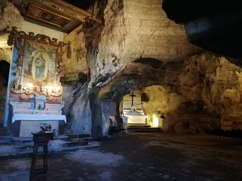 Sant'Angelo a Fasanella - interno della Grotta di San Michele