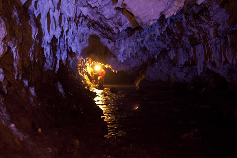 Grotte Di Pertosa-Auletta - Il fiume che scorre all'interno delle grotte