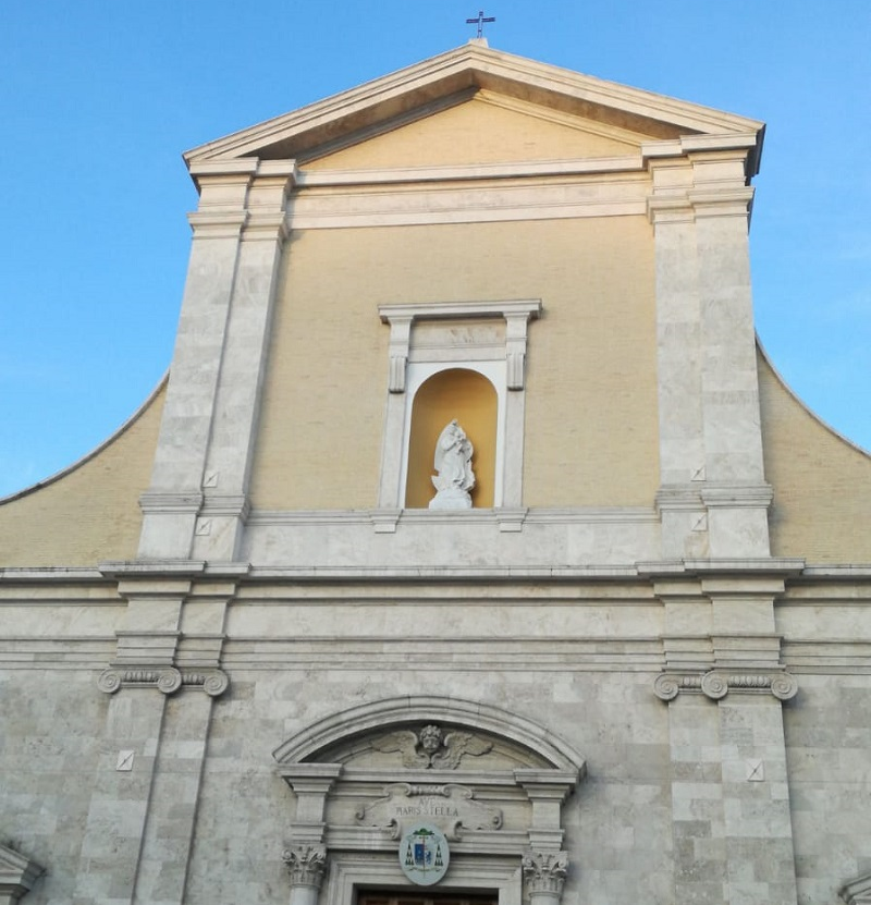 Particolare della facciata della Cattedrale di Santa Maria della Marina
