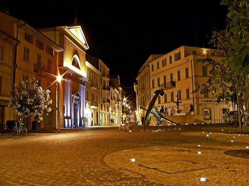 Vista notturna Piazza Matteotti
