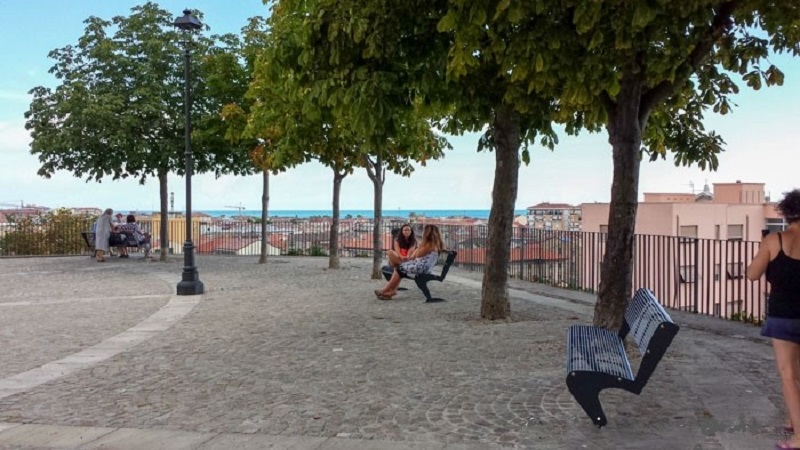 Piazza Giuseppe Sacconi Lato Mare