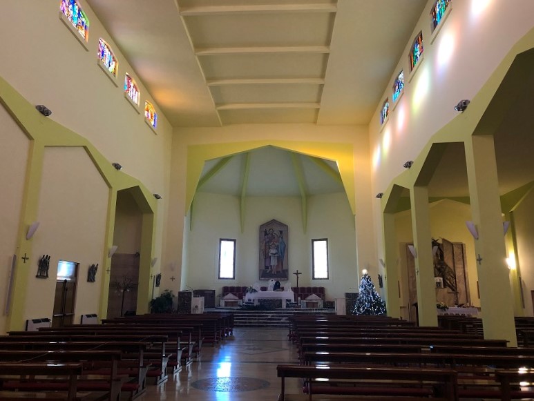 Interno Chiesa Sacra Famiglia 1