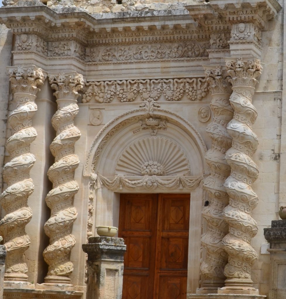 Annunciazione di Antonello: Colonne Tortili Chiesa dell'Annunziata a Palazzolo