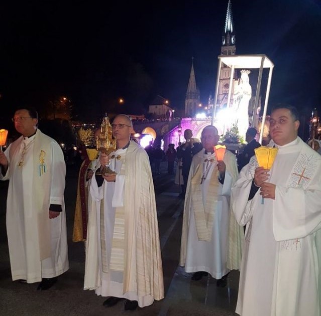 San Francesco di Sales: Reliquiario a Lourdes e Don Aurelio Russo rettore del Santuario Madonna delle Lacrime