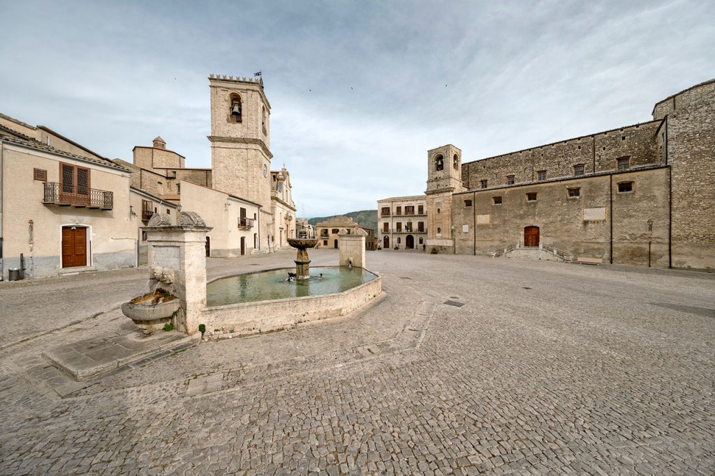 Sicilia In Piazza descrive le piazze della sicilia