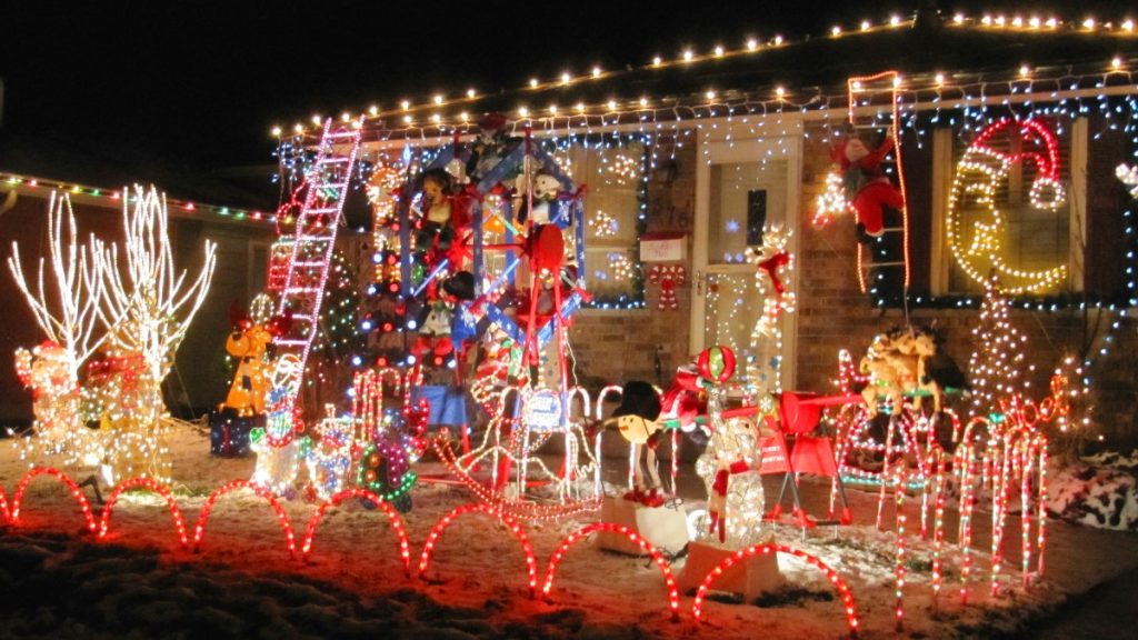 cibi tipici natalizi: casa illuminata