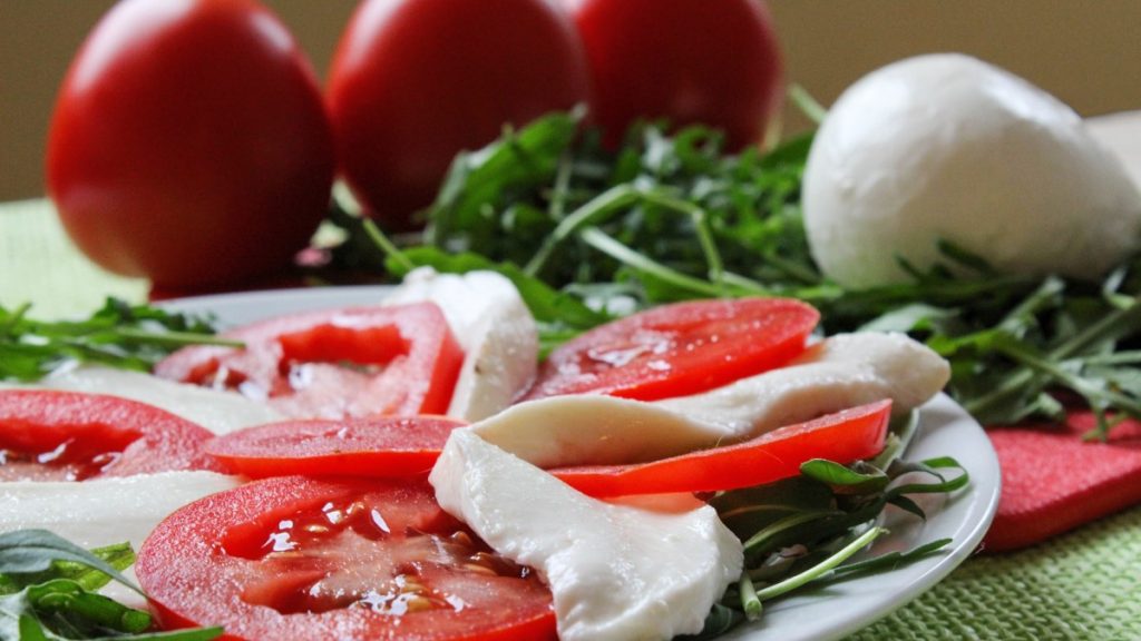 Caprese: pomodoro mozzarella e rucola