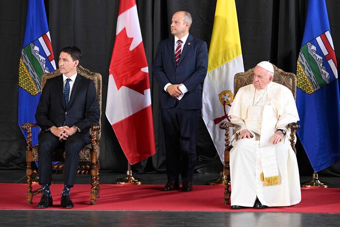 Papa Francesco Arrivato In Canada