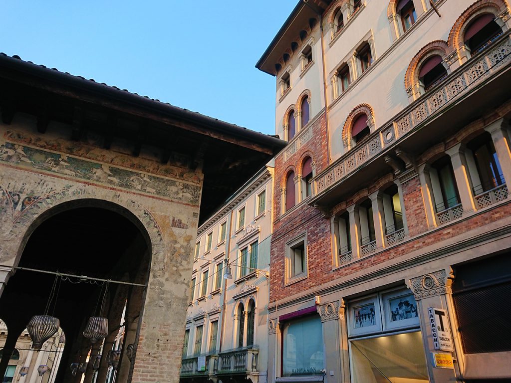 Treviso Urbs Picta loggia dei cavalieri e palazzo del centro decorati