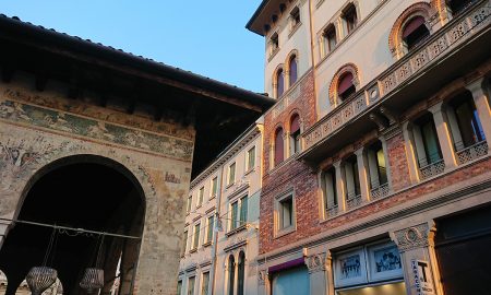 Treviso Urbs Picta loggia dei cavalieri e palazzo del centro decorati
