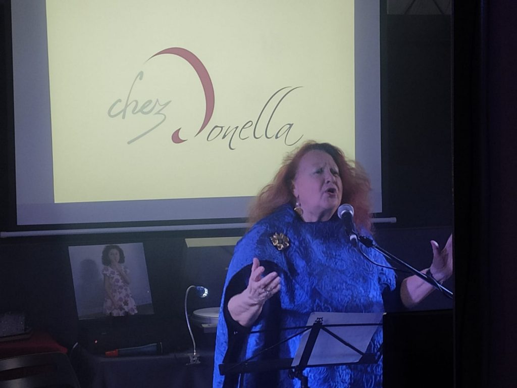 Donella Del Monaco canta