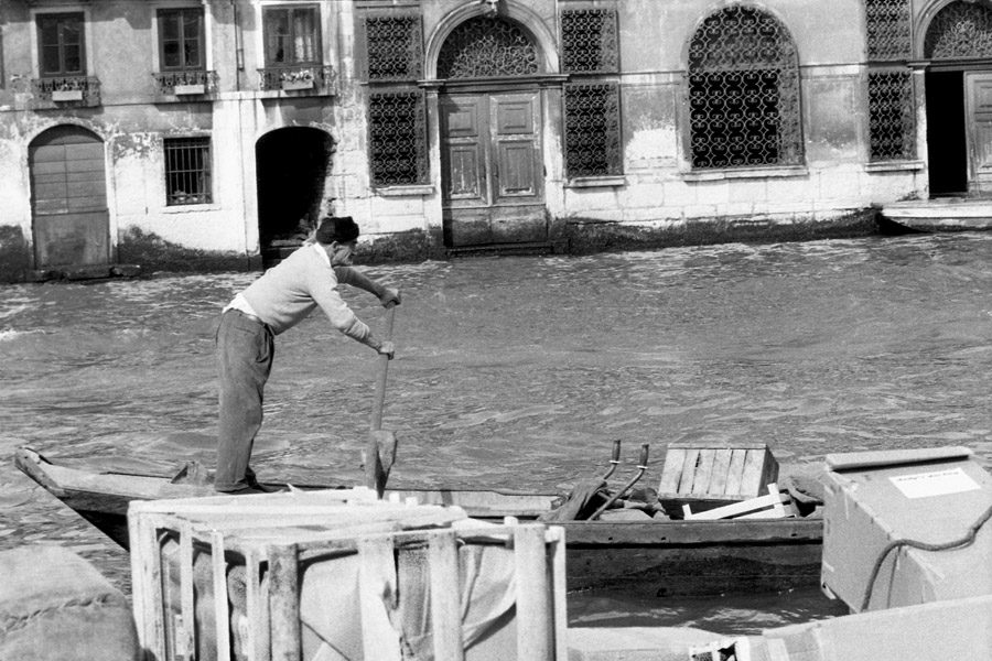 I veneziani negli anni '60” aperta fino al prossimo 14 aprile al Multimedial Laboratory Art Conservation, in Fondamenta della Misericordia 2588.