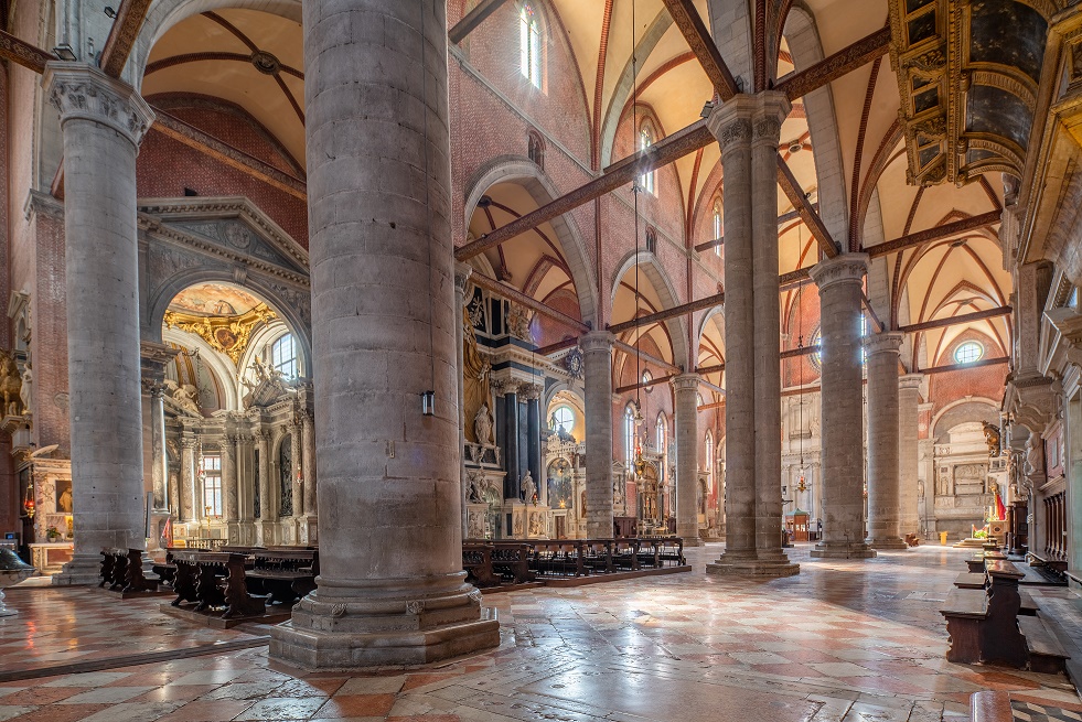 Passeggiata in campo Santi Giovanni e Paolo - itVenezia