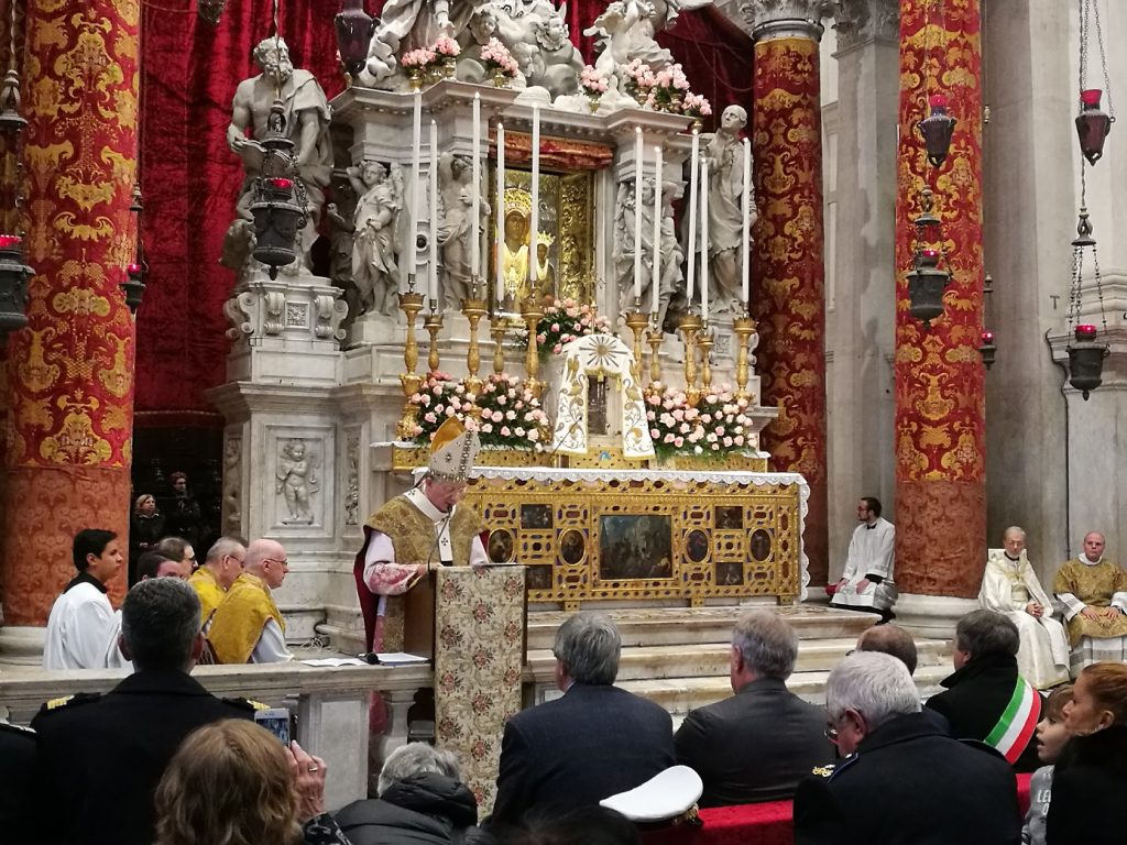messa Patriarca all'interno della Basilica della salute