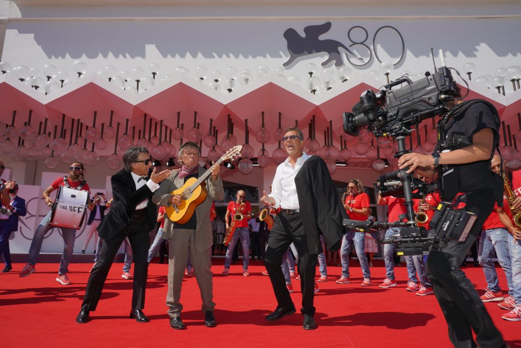 87291 Red Carpet Enzo Jannacci Vengo Anch Io Paolo Jannacci Paolo Rossi And Giorgio Verdelli Credits Andrea Avezz La Biennale Di Venezia Foto Asac 3 (1)