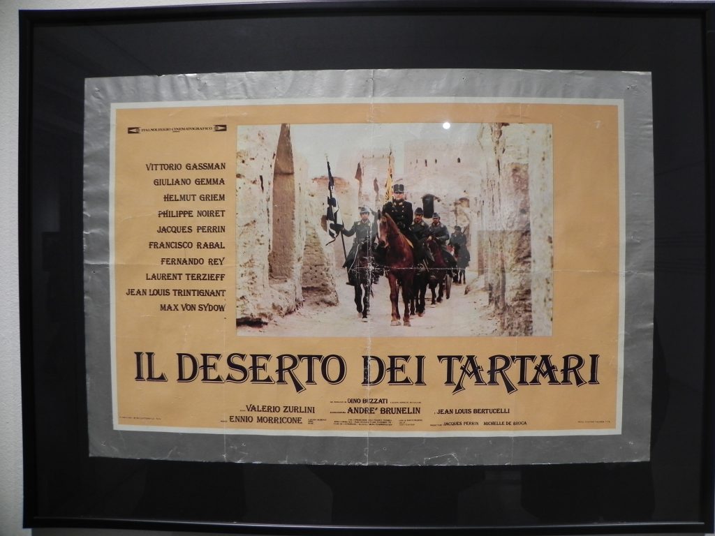 La locandina del film tratto dal libro di Buzzati "Il desento dei Tartari"