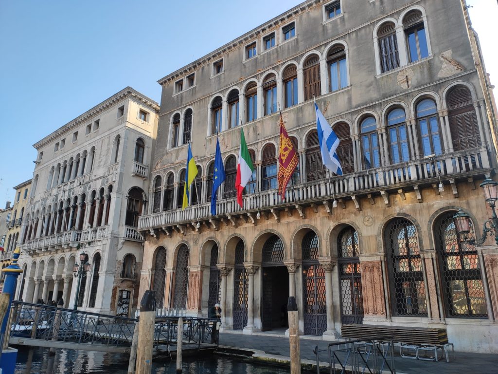 La facciata di Ca'Farsetti