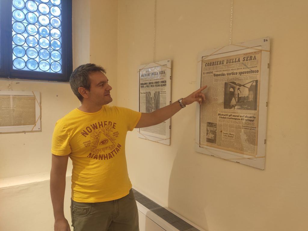 Robero Vanin all''interno della mostra