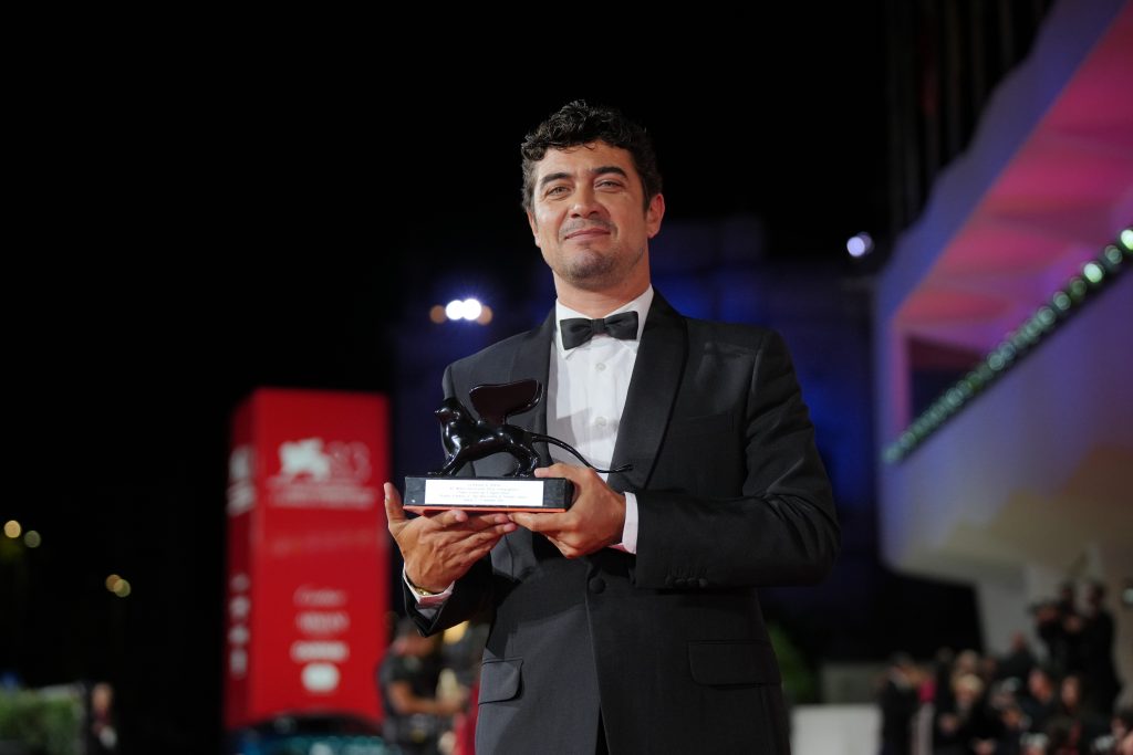 123751 Photocall Winners Riccardo Scamarcio Ph. Andrea Avezz Courtesy Archivio Storico La Biennale Di Venezia