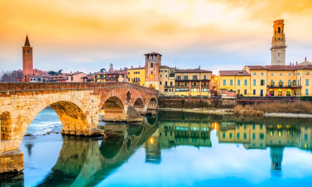 Ponte Di Pietra Di Verona