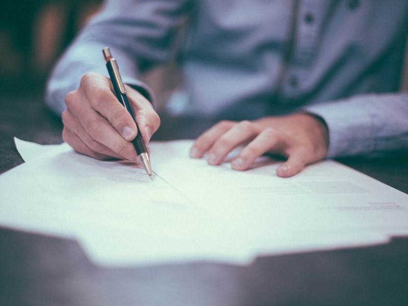 Licei: ragazzo che Scrive