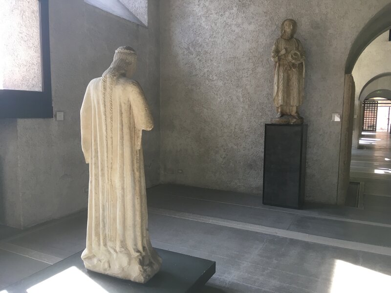 Statue Ingresso