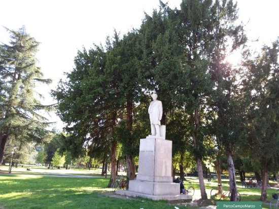 Fogazzaro Statua