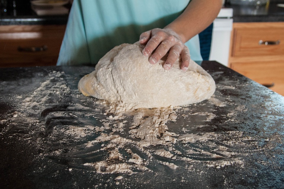 la fugazza - Lavorazione della Pasta sul marmo
