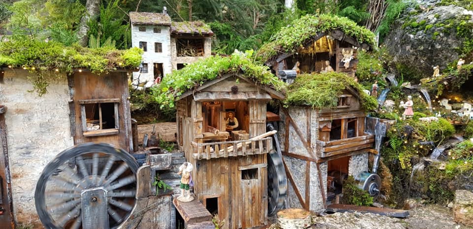 Campodalbero il paese dei presepi - Borgo in legno ricostruito