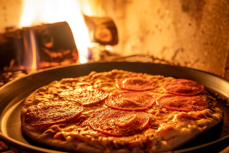 Pizza di polenta - Pizza Al Salame nel forno