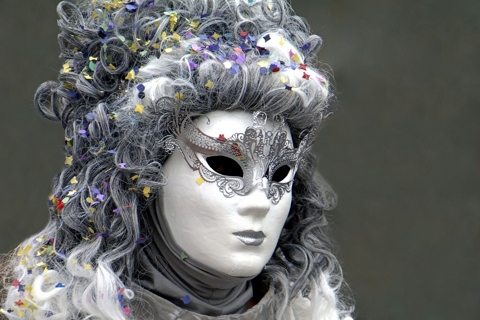 Carnevale a Vicenza - Parrucca Bianca su mascehrina