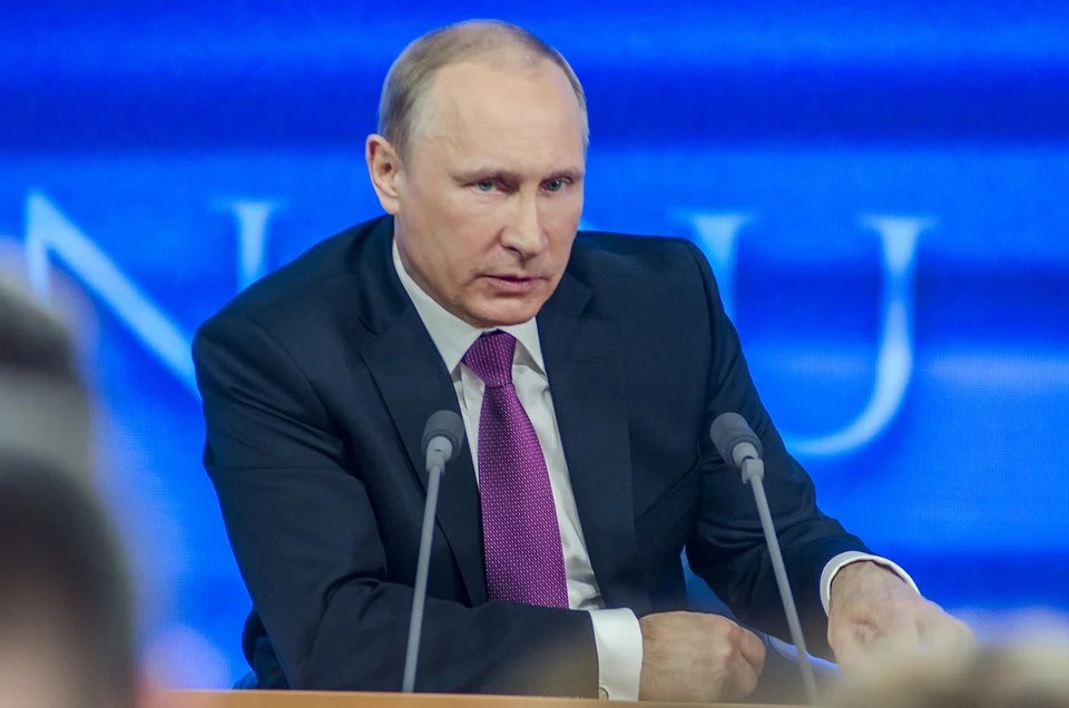 Putin ha origini vicentine? - Presidente della Russia alla scrivania