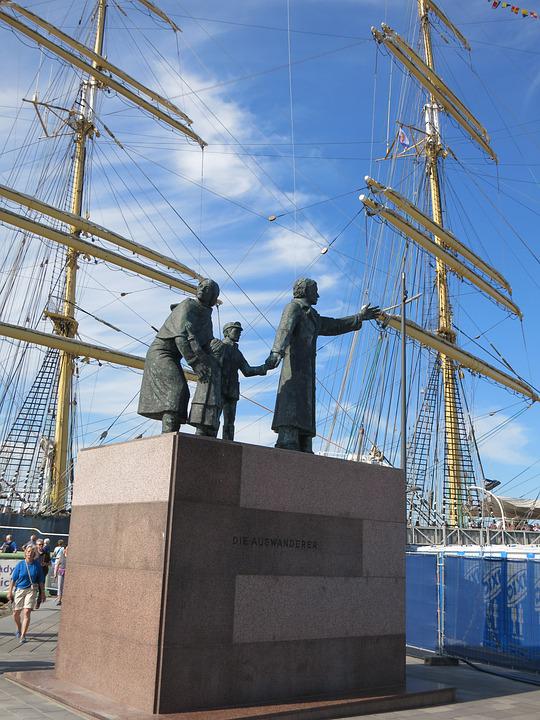 Emigrazione Veneta - Monumento All'emigrante in bronzo