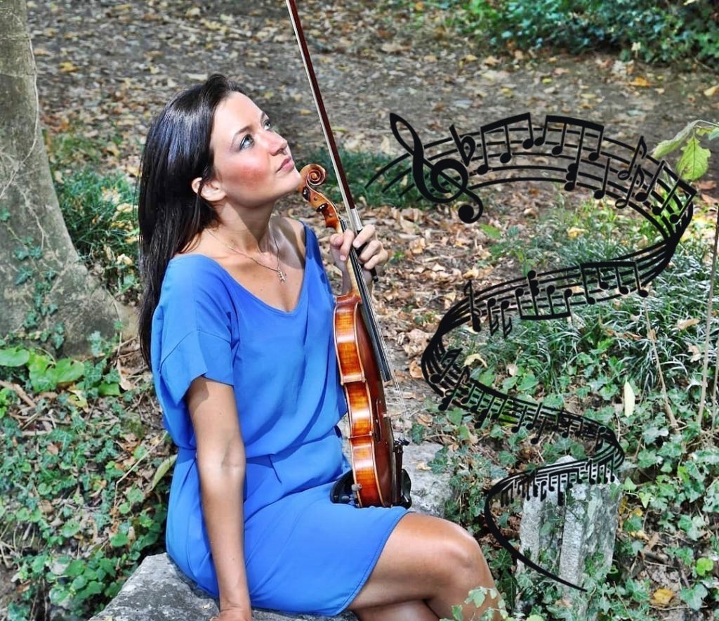 Lisa Agnelli - la violinista nel verde