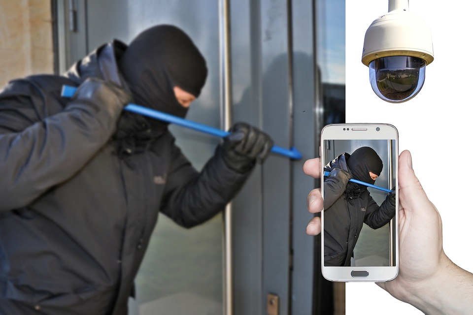 Come difendersi dai ladri - Scassinare una porta